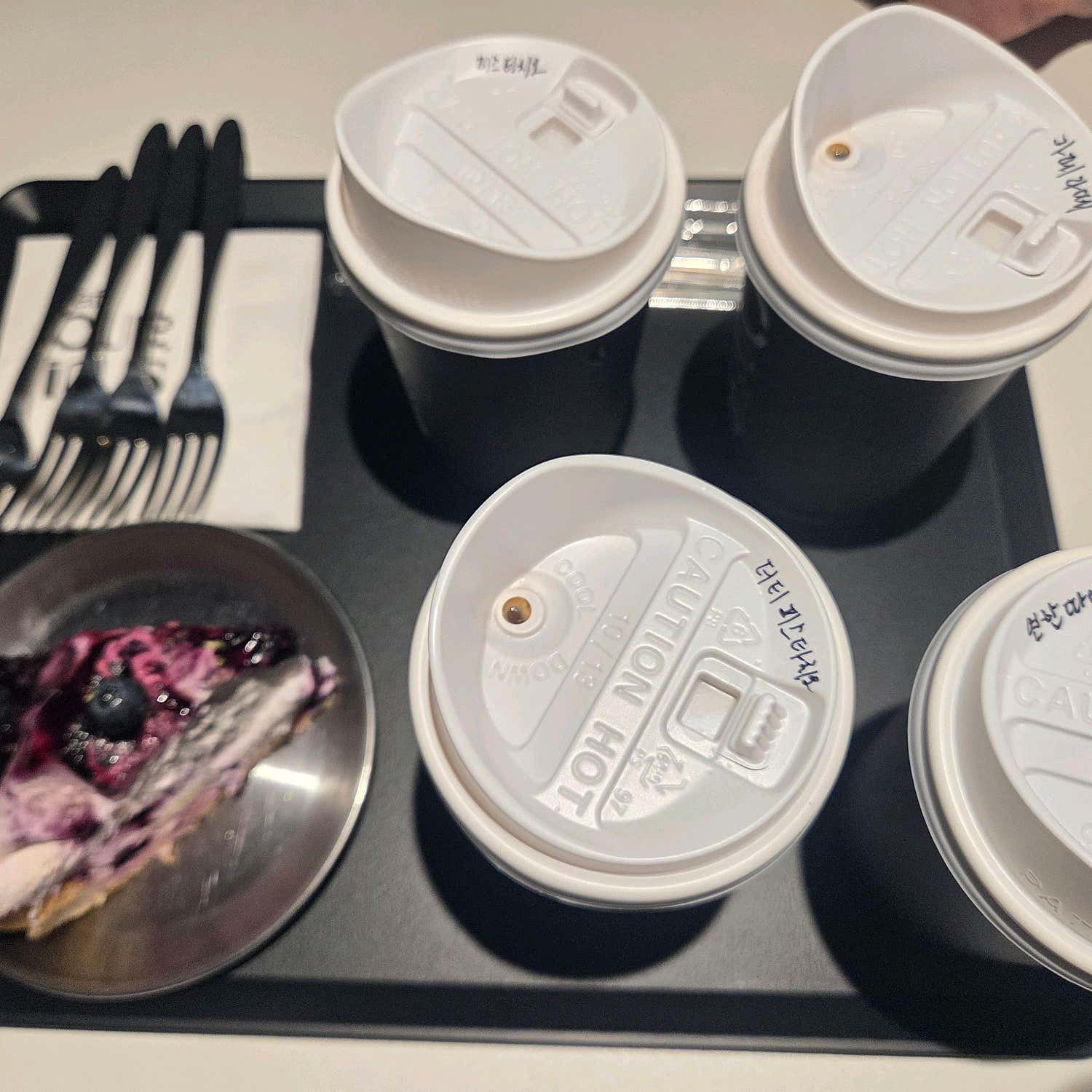 카페 큐리어스 참고 이미지 1